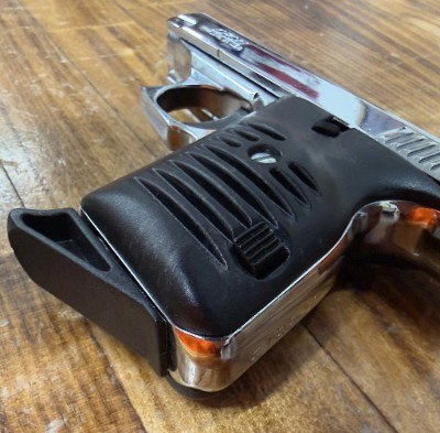 LORCIN ENGINEERING CO L-22 Chrome /Blk Grips .22 LR - Image 8 of 12