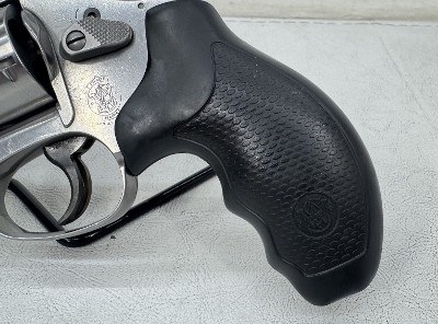 SMITH & WESSON 60-14 .357 MAG - Image 4 of 20