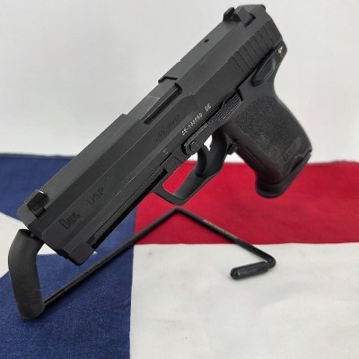 HECKLER & KOCH HK USP 45 ACP (45 Auto) - Image 3 of 10