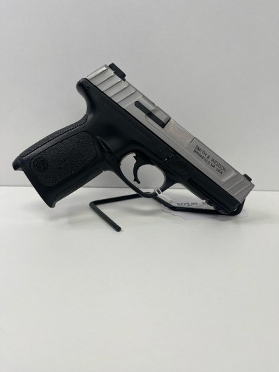 SMITH & WESSON SD40 VE .40 S&W - Image 2 of 8