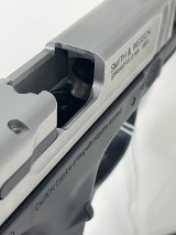 SMITH & WESSON SD40 VE .40 S&W - Image 7 of 8