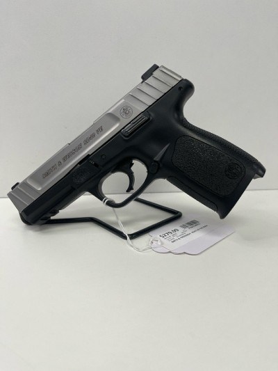 SMITH & WESSON SD40 VE .40 S&W - Image 1 of 8