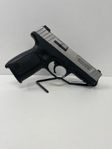 SMITH & WESSON SD40 VE .40 S&W - Image 2 of 8