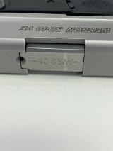 SMITH & WESSON SD40 VE .40 S&W - Image 5 of 8