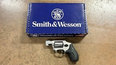 SMITH & WESSON 642UC .38 SPL - Image 1 of 10