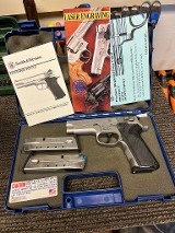 SMITH & WESSON 4006 .40 S&W - Image 1 of 12