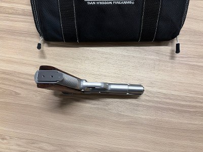 DAN WESSON FIREARMS Valor .45 ACP - Image 5 of 7