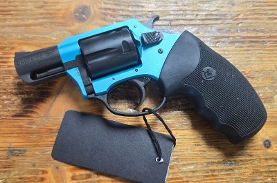 CHARTER ARMS SANTA FE SKY UNDERCOVER LITE .38 SPL - Image 1 of 2