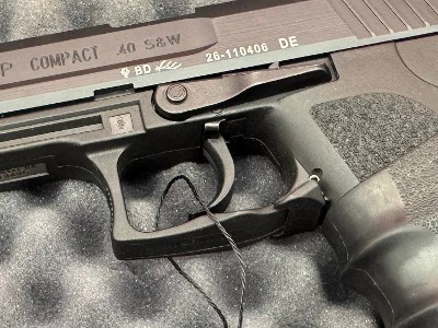 HECKLER & KOCH USP-40C .40 S&W - Image 5 of 10