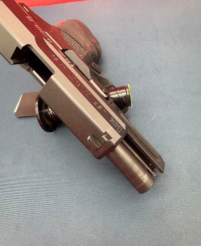 HECKLER & KOCH USP-40C .40 S&W - Image 8 of 10
