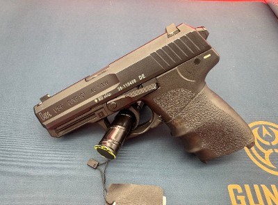 HECKLER & KOCH USP-40C .40 S&W - Image 1 of 10