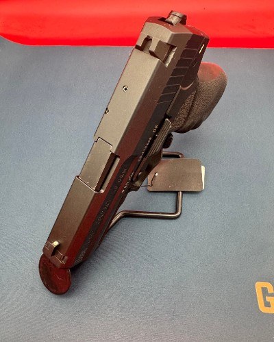 HECKLER & KOCH USP-40C .40 S&W - Image 4 of 10