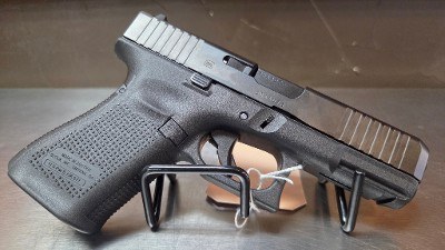 GLOCK Glock 19 9MM LUGER (9x19 PARA) - Image 1 of 8