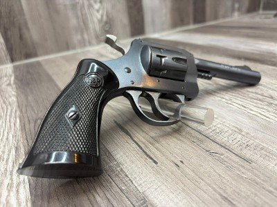 H&R 929 .22 LR - Image 3 of 9