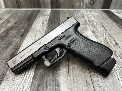 GLOCK 22 GEN 4 40 Smith & Wesson - Image 1 of 3