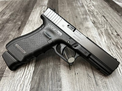 GLOCK 22 GEN 4 40 Smith & Wesson - Image 2 of 3