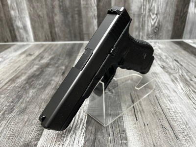 GLOCK 22 GEN 4 40 Smith & Wesson - Image 3 of 3