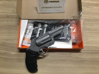 TAURUS The Judge Magnum .45lc / .410 - Image 1 of 4