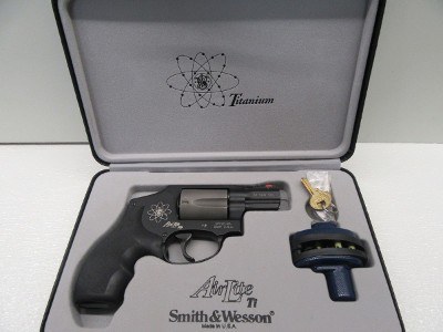 SMITH & WESSON 342-1 .38 SPL - Image 1 of 19