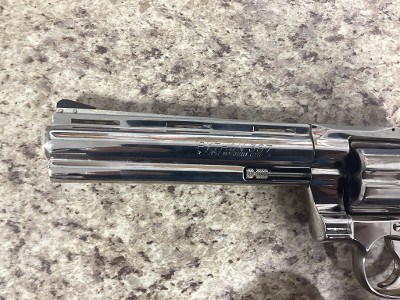 COLT PYTHON 357 .38 SPECIAL/.357 MAGNUM - Image 2 of 25