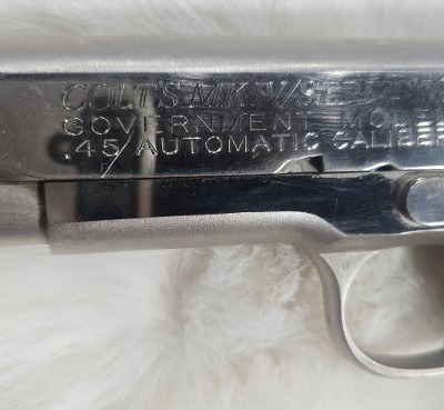 COLT MK IV / SERIES 70 GOVERNMENT .45 ACP - Image 6 of 8