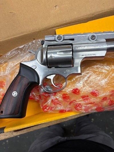 RUGER SUPER REDHAWK .44 MAGNUM - Image 5 of 6