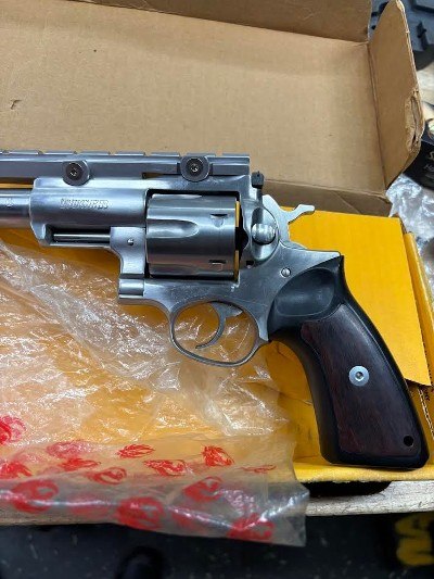 RUGER SUPER REDHAWK .44 MAGNUM - Image 3 of 6