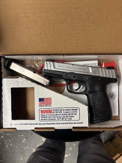 SMITH & WESSON SD40 VE .40 S&W - Image 1 of 4