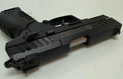 RUGER SR22 .22 LR - Image 5 of 10
