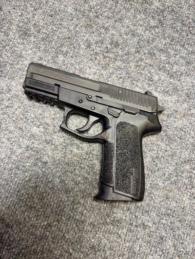 SIG SAUER SP2022 .40 S&W - Image 2 of 5