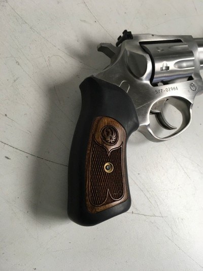 RUGER SP-101 .22 LR - Image 10 of 12