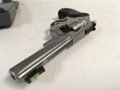 RUGER SP-101 .22 LR - Image 8 of 12