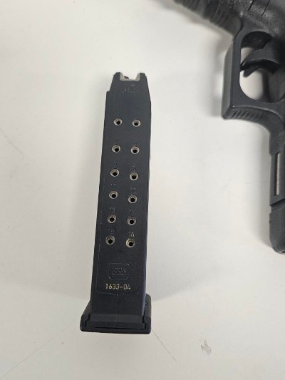 GLOCK 22 GEN 4 .40 - Image 11 of 11