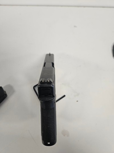 GLOCK 22 GEN 4 .40 - Image 7 of 11