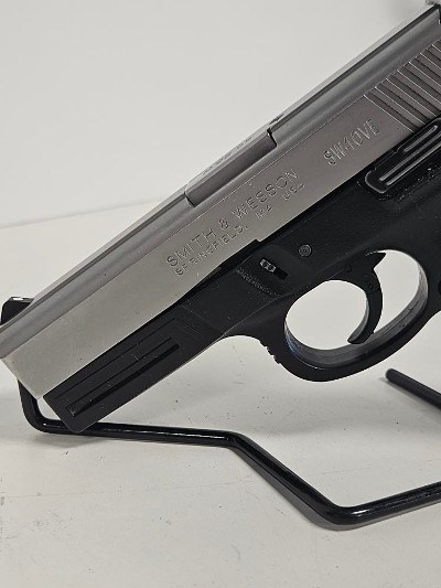SMITH & WESSON SW 40VE 40 Smith & Wesson - Image 4 of 10
