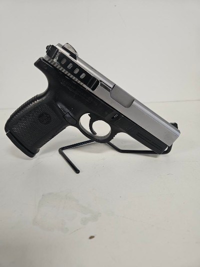 SMITH & WESSON SW 40VE 40 Smith & Wesson - Image 1 of 10