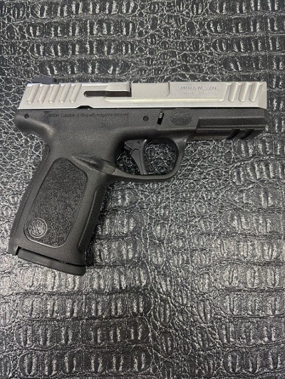 SMITH & WESSON SD40 2.0 40 Smith & Wesson - Image 2 of 7