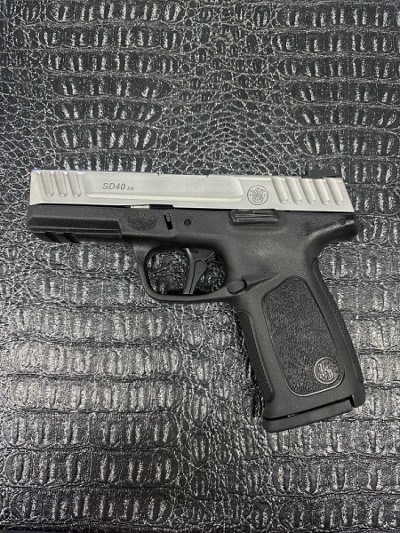 SMITH & WESSON SD40 2.0 40 Smith & Wesson - Image 1 of 7