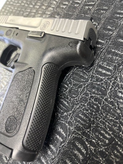 SMITH & WESSON SD40 2.0 40 Smith & Wesson - Image 5 of 7