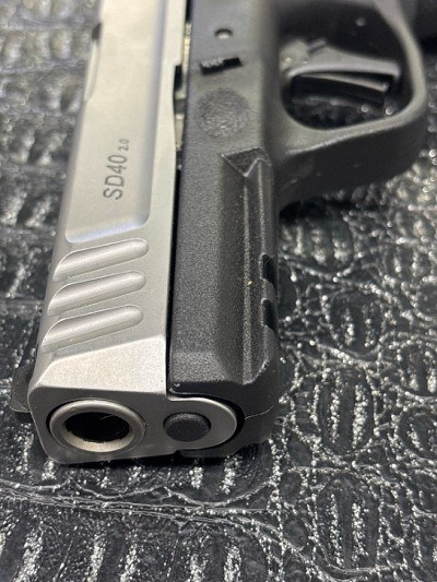 SMITH & WESSON SD40 2.0 40 Smith & Wesson - Image 6 of 7