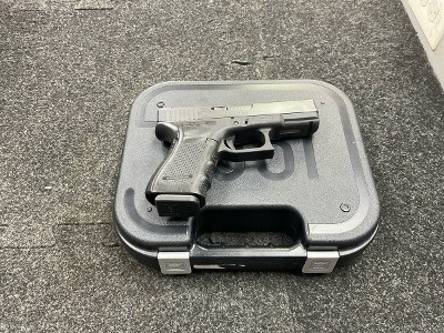 GLOCK 23 GEN 4 .40 - Image 2 of 8