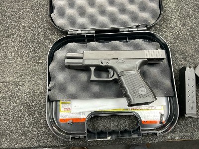GLOCK 23 GEN 4 .40 - Image 4 of 8