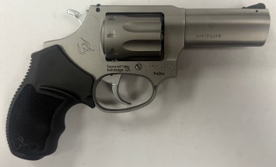 TAURUS 942 .22 WMR - Image 1 of 9
