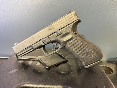 GLOCK G17 GEN 4 9MM LUGER (9X19 PARA) - Image 1 of 5