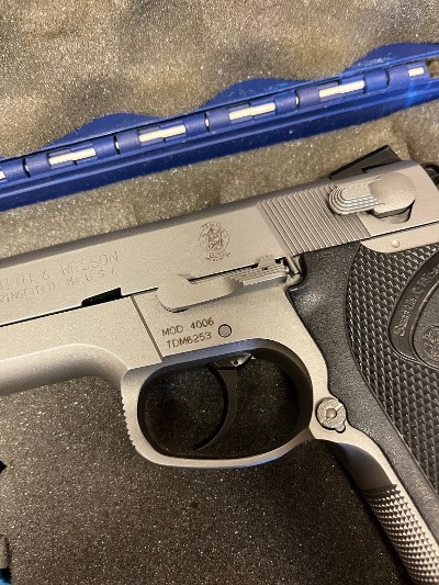 SMITH & WESSON 4006 .40 S&W - Image 4 of 13