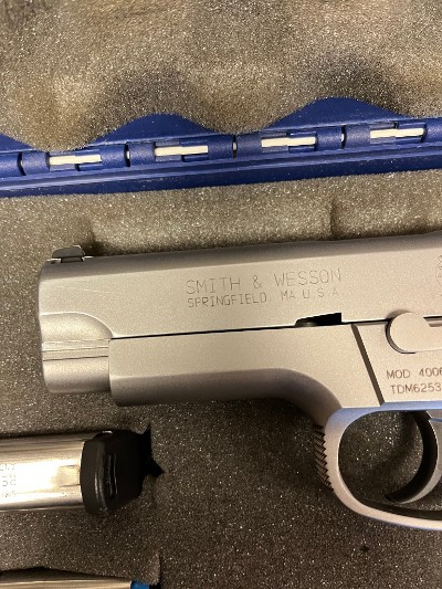 SMITH & WESSON 4006 .40 S&W - Image 6 of 13