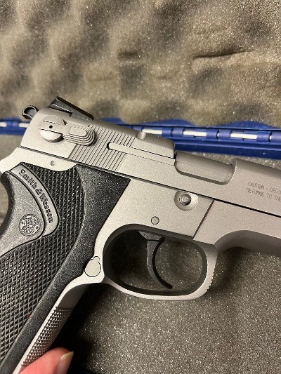 SMITH & WESSON 4006 .40 S&W - Image 8 of 13