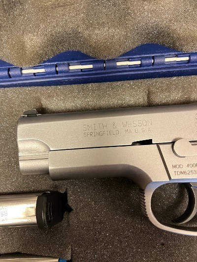SMITH & WESSON 4006 .40 S&W - Image 6 of 13