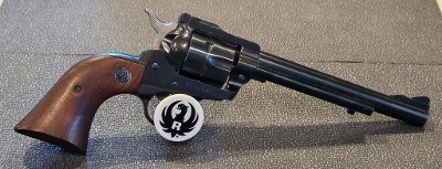 RUGER NEW MODEL SINGLE-SIX CONVERTIBLE .22LR/.22MAG - Image 5 of 15