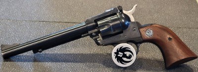 RUGER NEW MODEL SINGLE-SIX CONVERTIBLE .22LR/.22MAG - Image 4 of 15